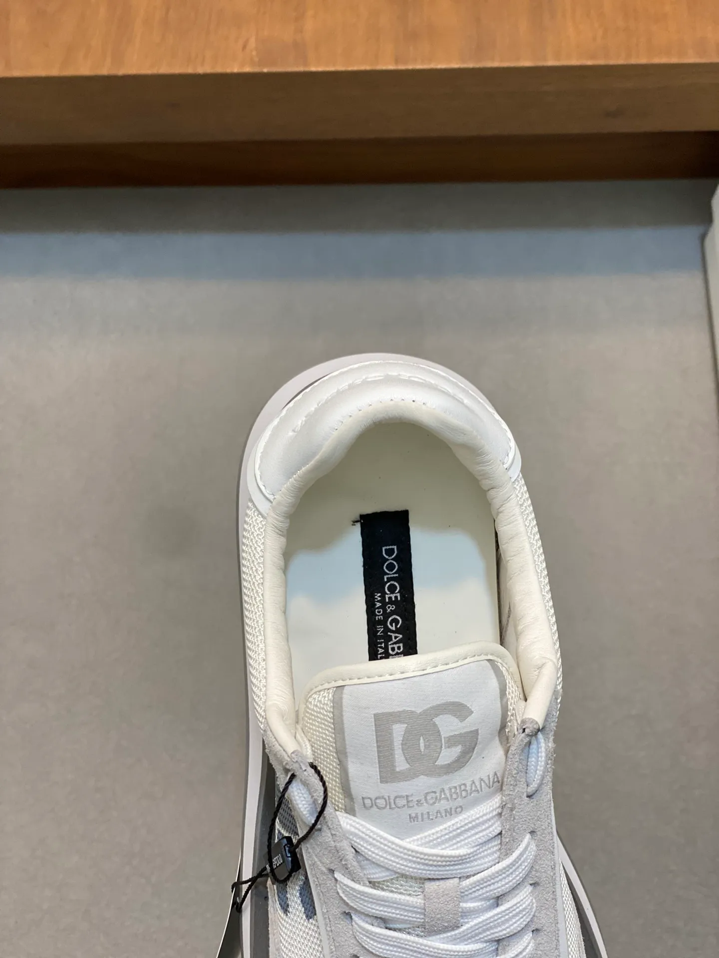 Factory price: 458💰••New products••Dolce&Gabbana••DG✔️High-end men's sports•casual shoes. Original goods from top counters. Original imported cowhide, multi-material splicing design ➕Imported cowhide lining, cowhide feet ➕Original T men's shoes 💰R elastic outsole.  Size: 39-44 (38, 45 customized)